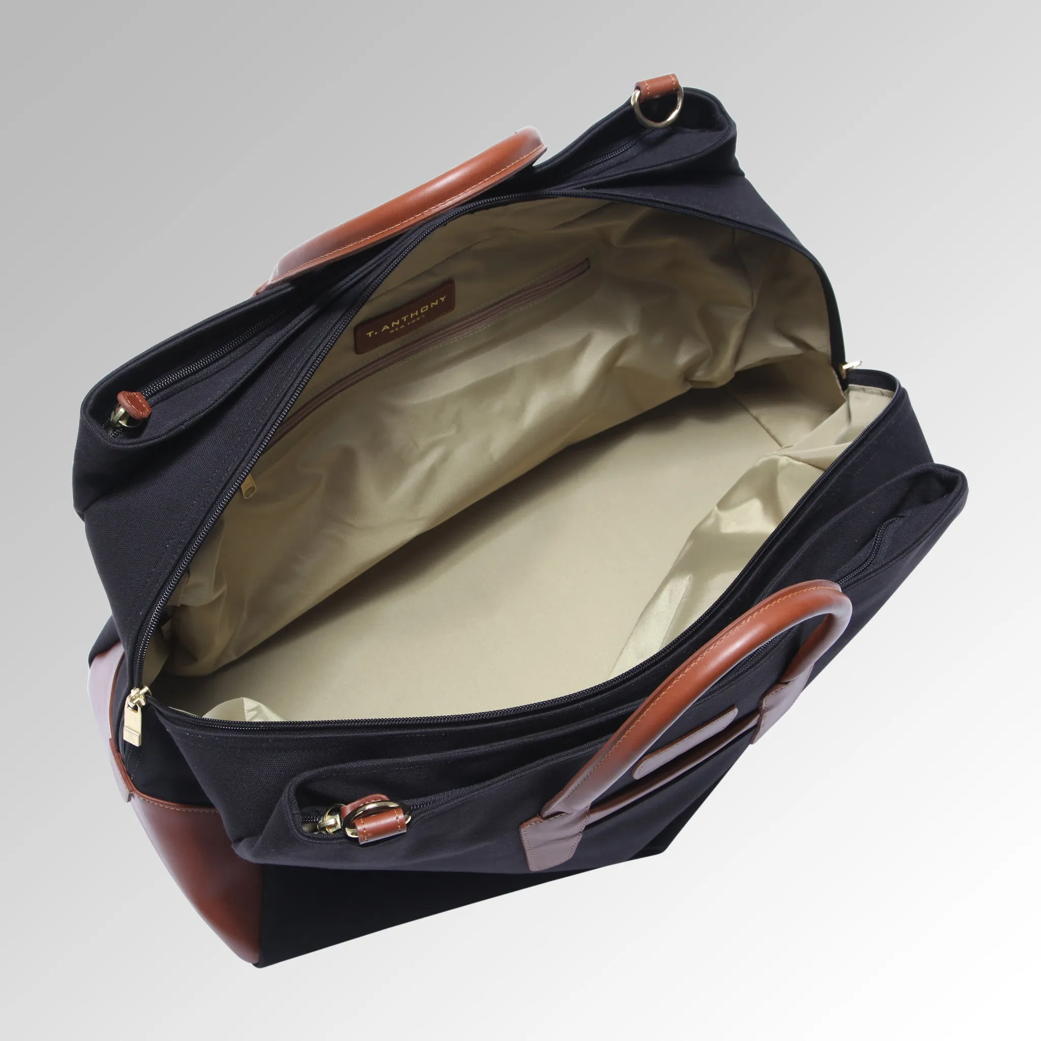 WEEKENDER DUFFLE